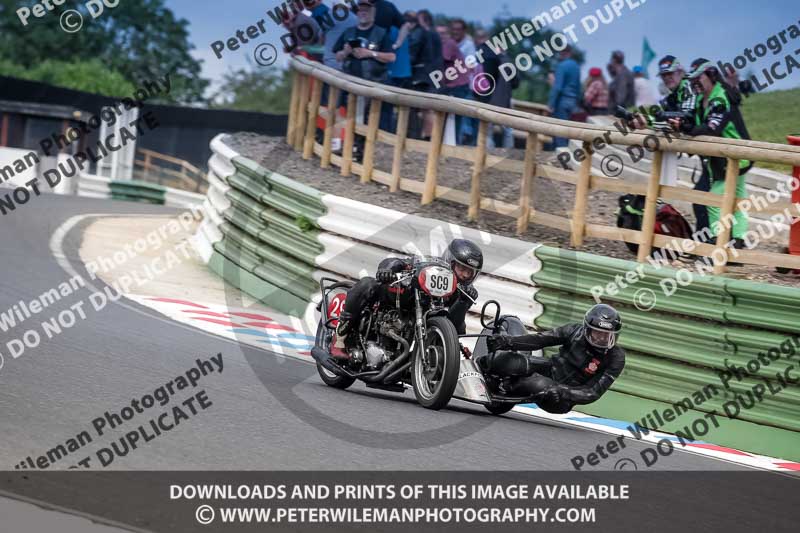 Vintage motorcycle club;eventdigitalimages;mallory park;mallory park trackday photographs;no limits trackdays;peter wileman photography;trackday digital images;trackday photos;vmcc festival 1000 bikes photographs